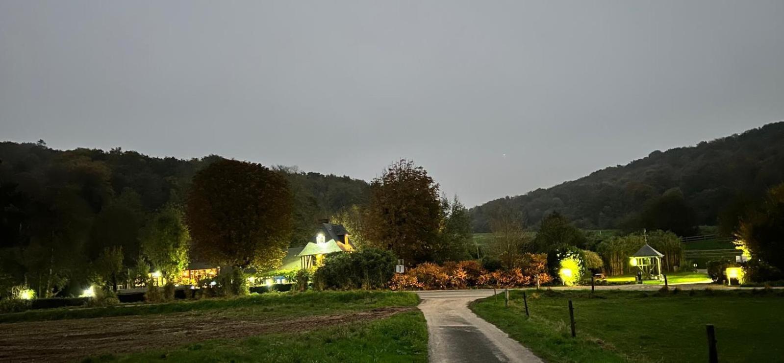 Auberge Du Val Au Cesne Saint-Clair-sur-les-Monts Exteriör bild
