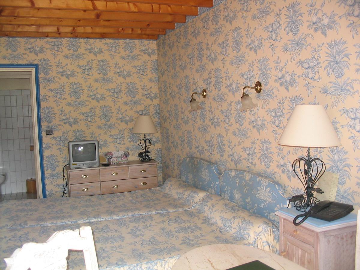 Auberge Du Val Au Cesne Saint-Clair-sur-les-Monts Rum bild