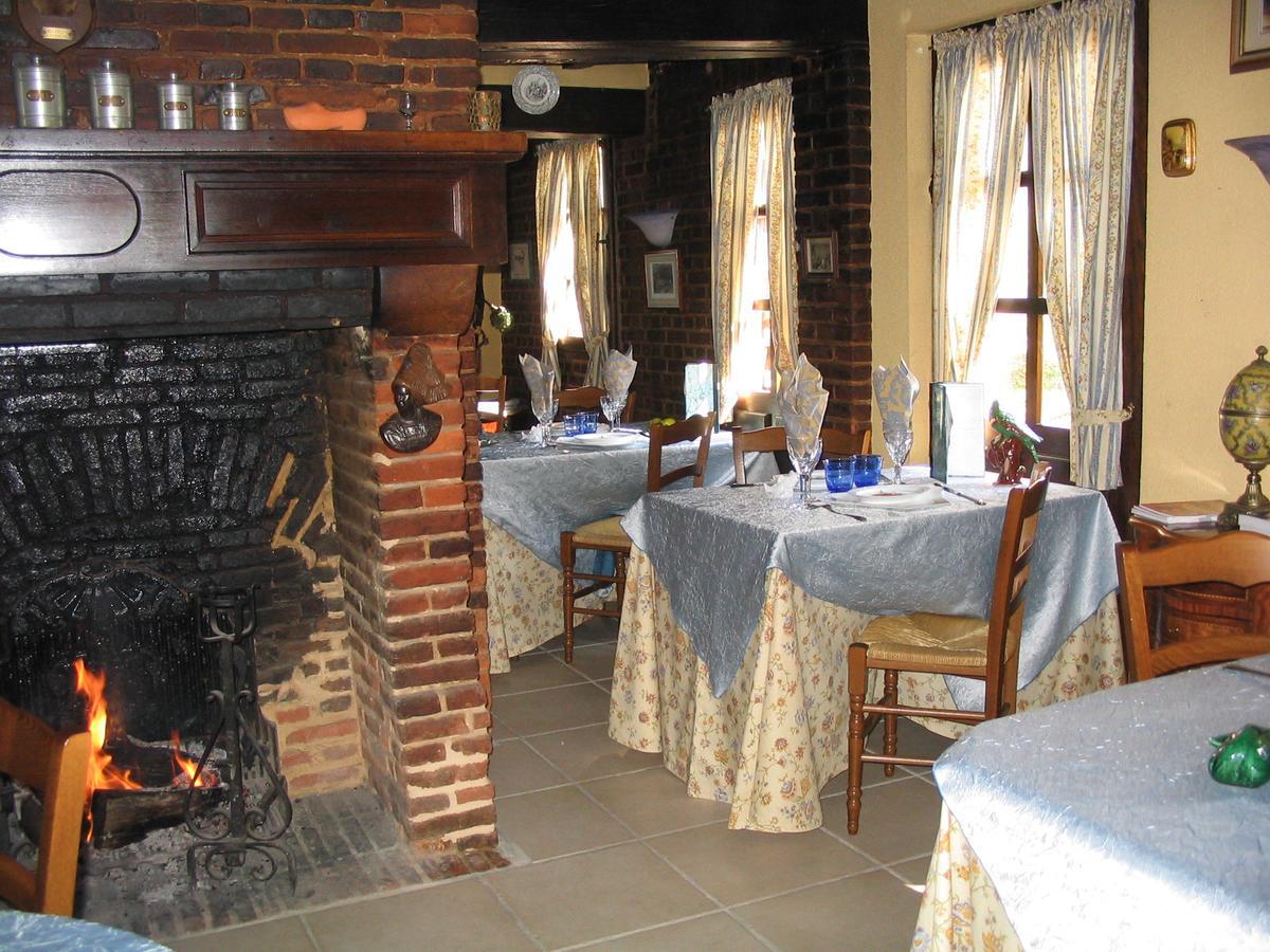 Auberge Du Val Au Cesne Saint-Clair-sur-les-Monts Exteriör bild